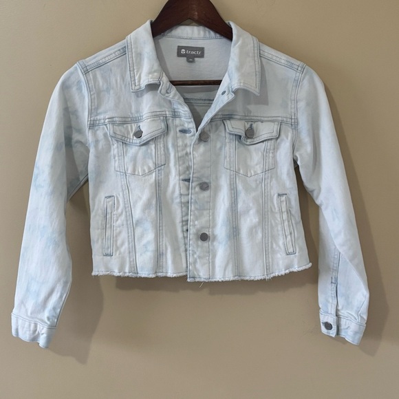 Tractr| Lorette Basic Light Wash Denim Jacket with Fray Hem Sz M - Picture 2 of 5